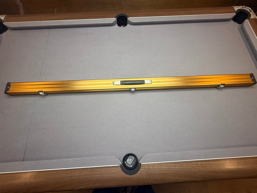 1 Piece locking 2 Cue Case  gold. aluminium