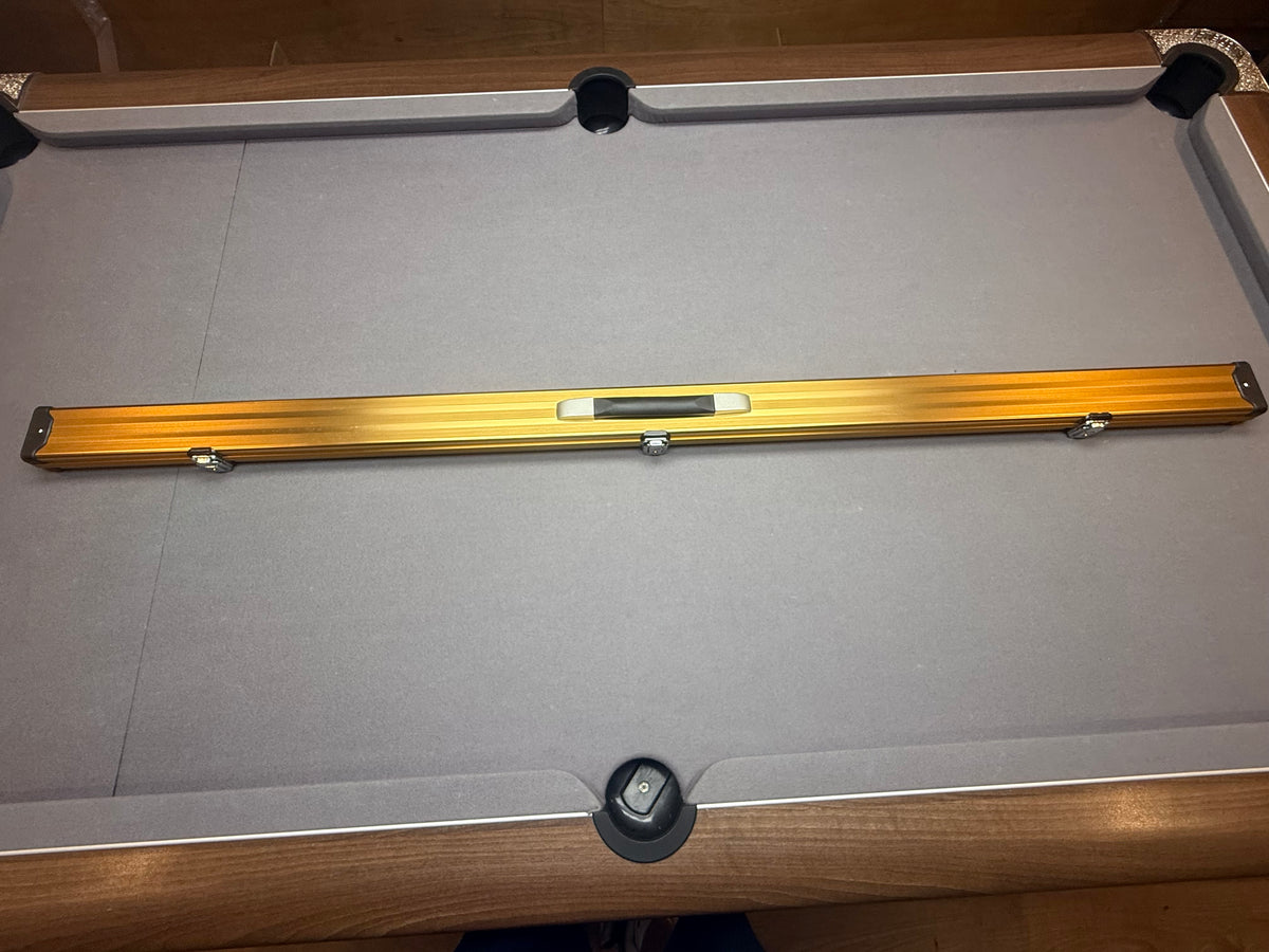 1 Piece locking 2 Cue Case  gold. aluminium