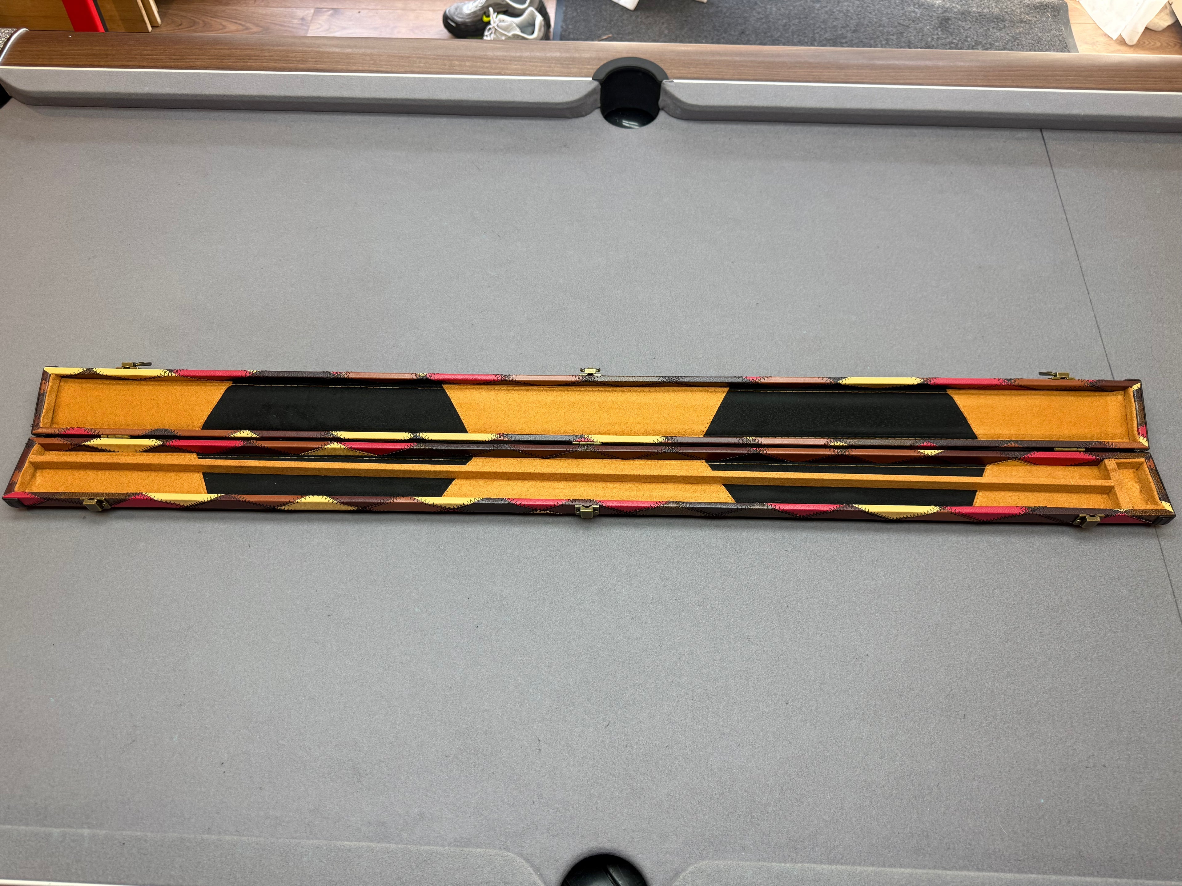 3/4 Cue Case   Brown / Red Harleqiin