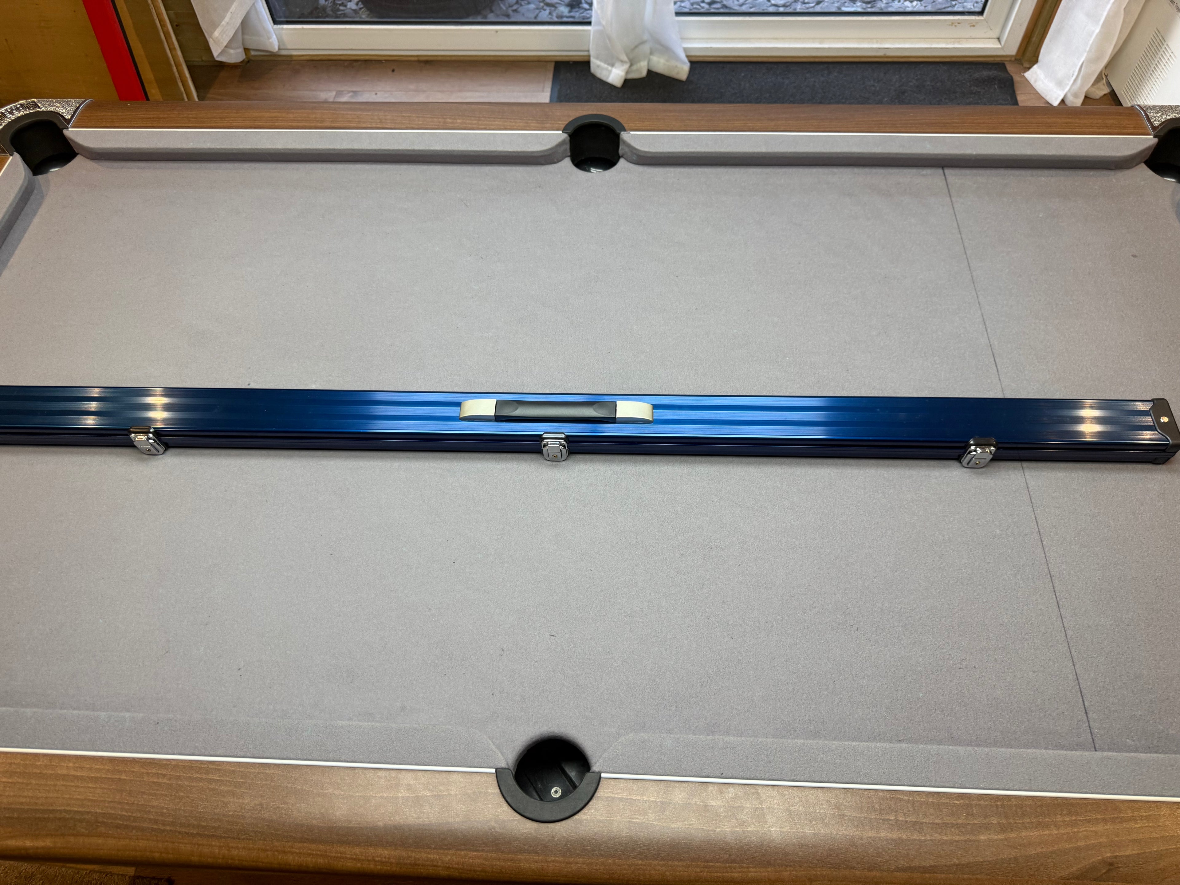 1 Piece locking Cue Case  blue aluminium