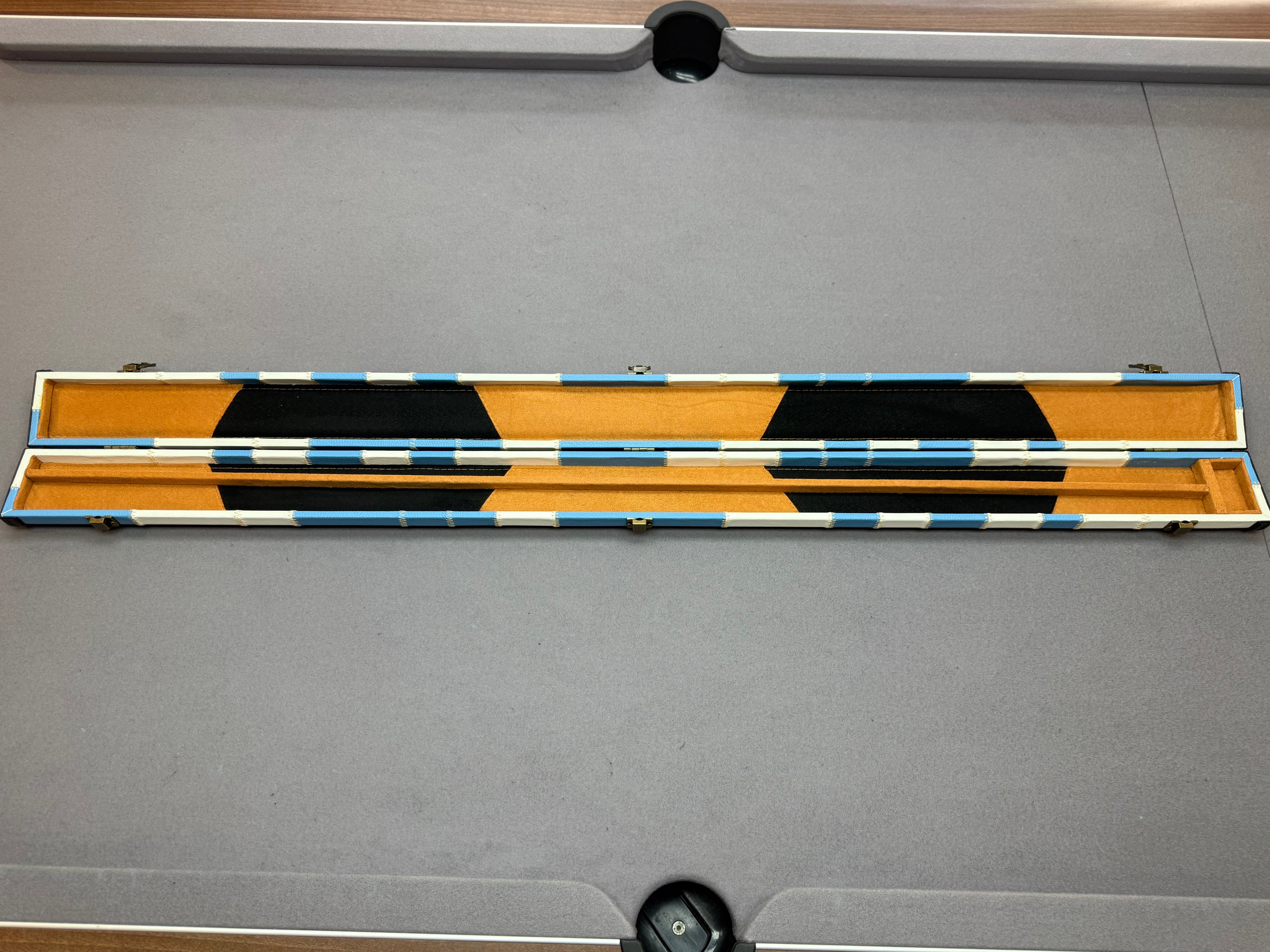 3/4 Cue Case  light blue / white patch