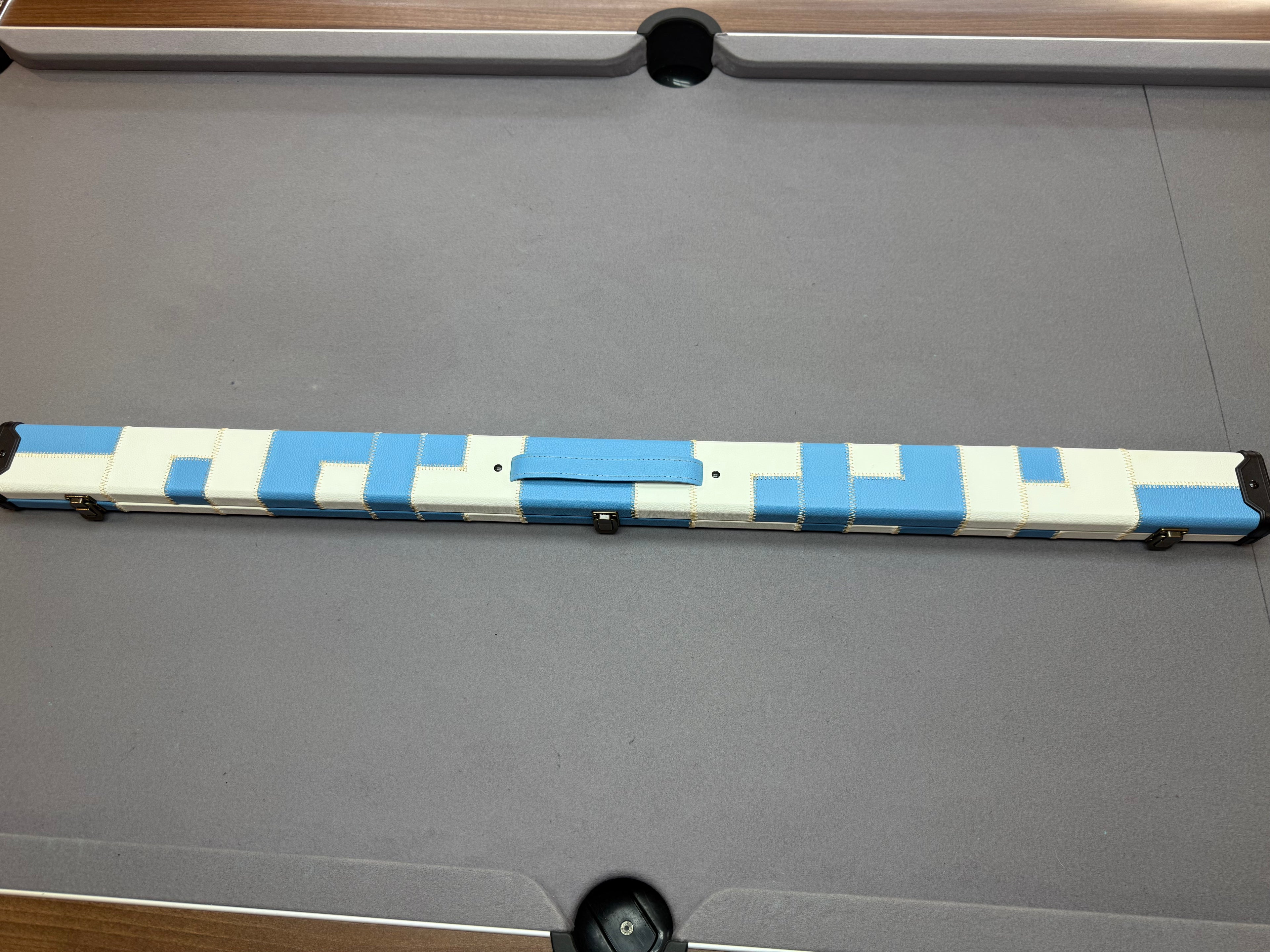 3/4 Cue Case  light blue / white patch