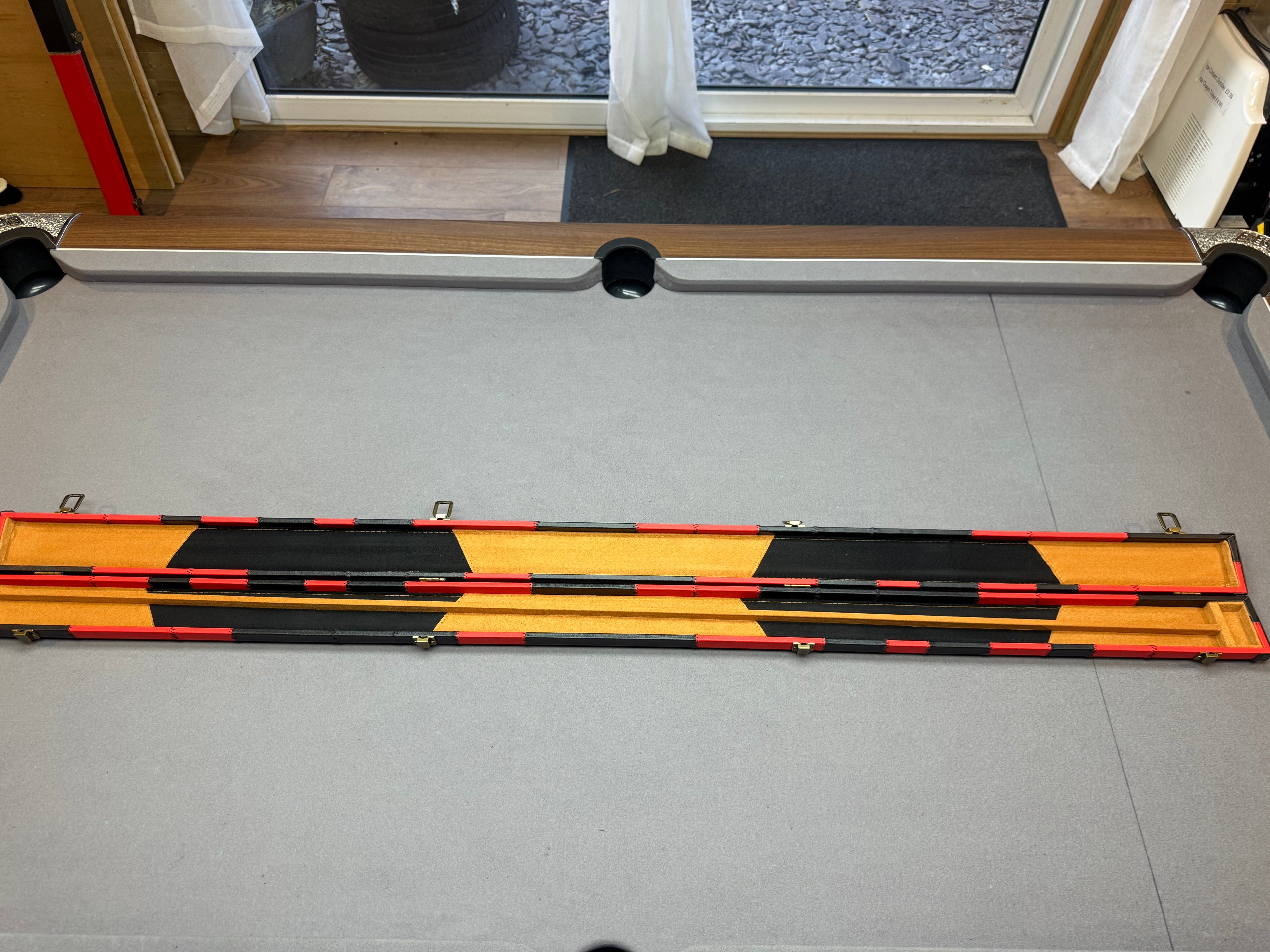1 Piece Cue Case  red / black patch