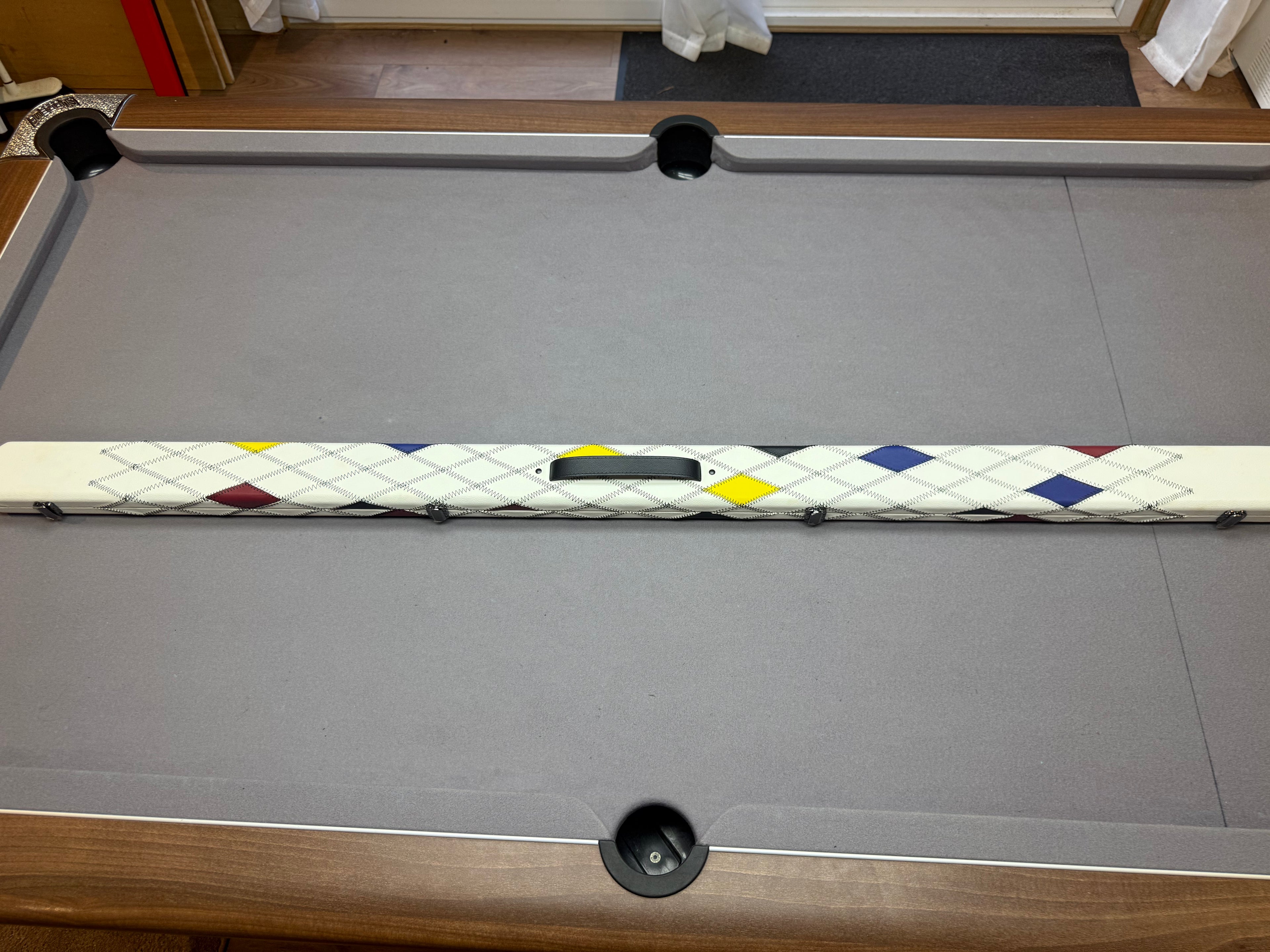 1 Piece Cue Case.  White harlequin