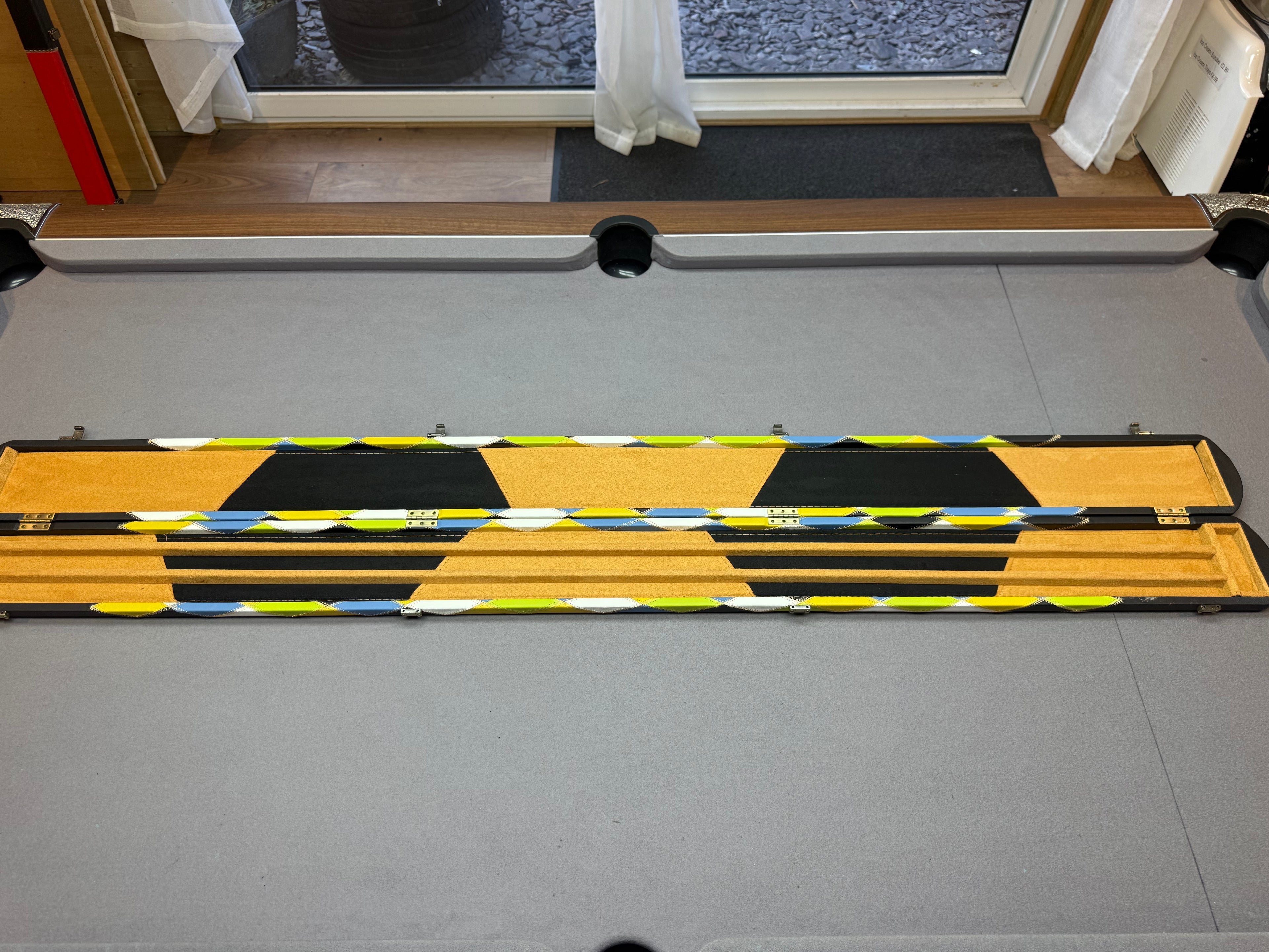 Triple Cue Case   , Black / Yellow Harlequin