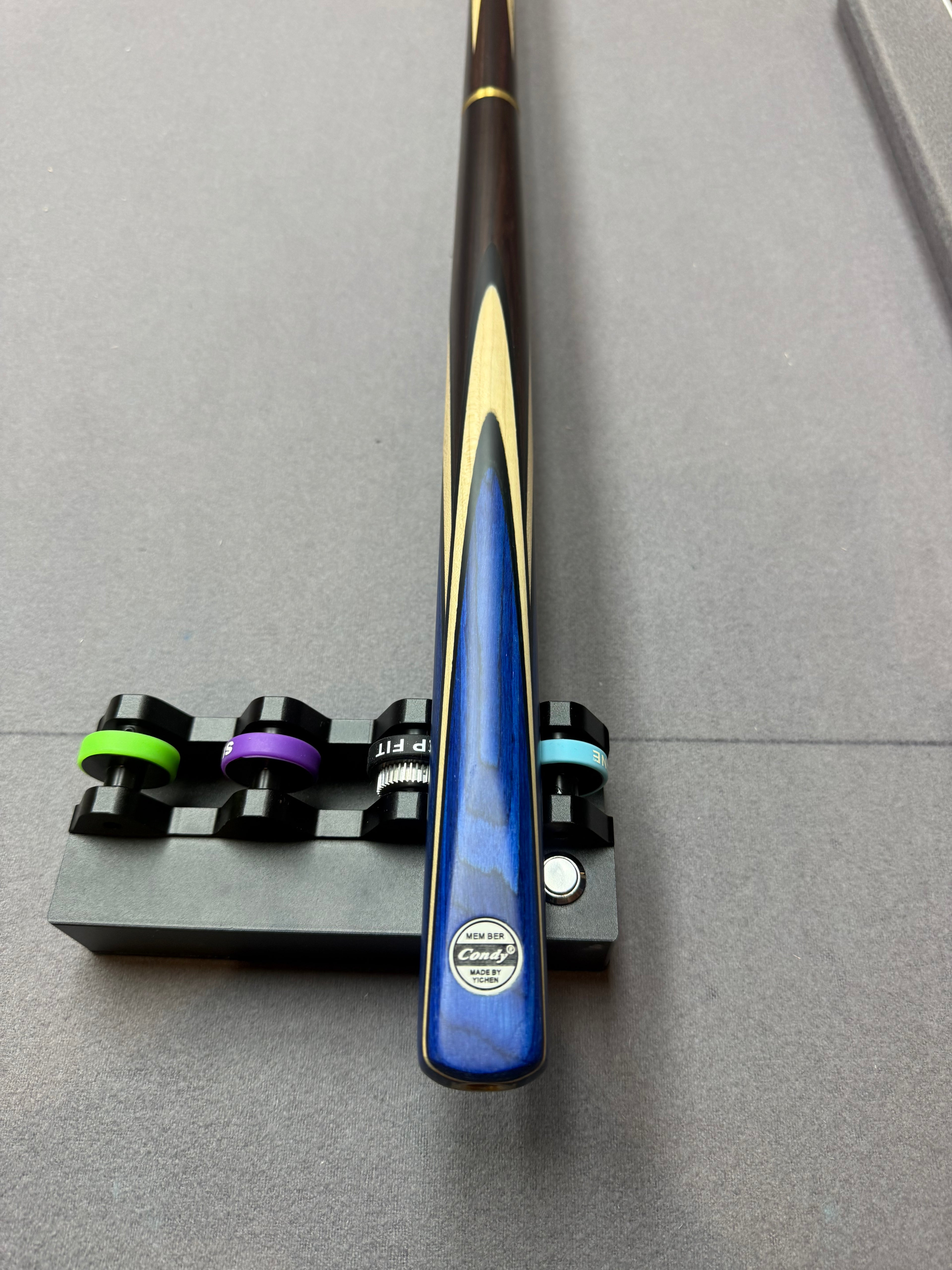 Omin condy member. Black / blue   3/4 split cue