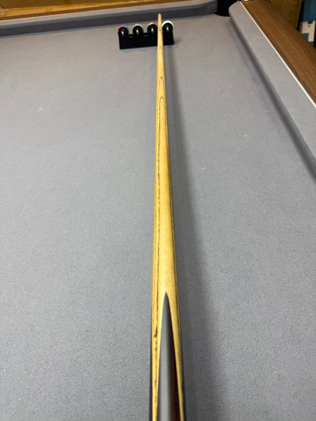 Omin condy member. Black / brown  3/4 split cue