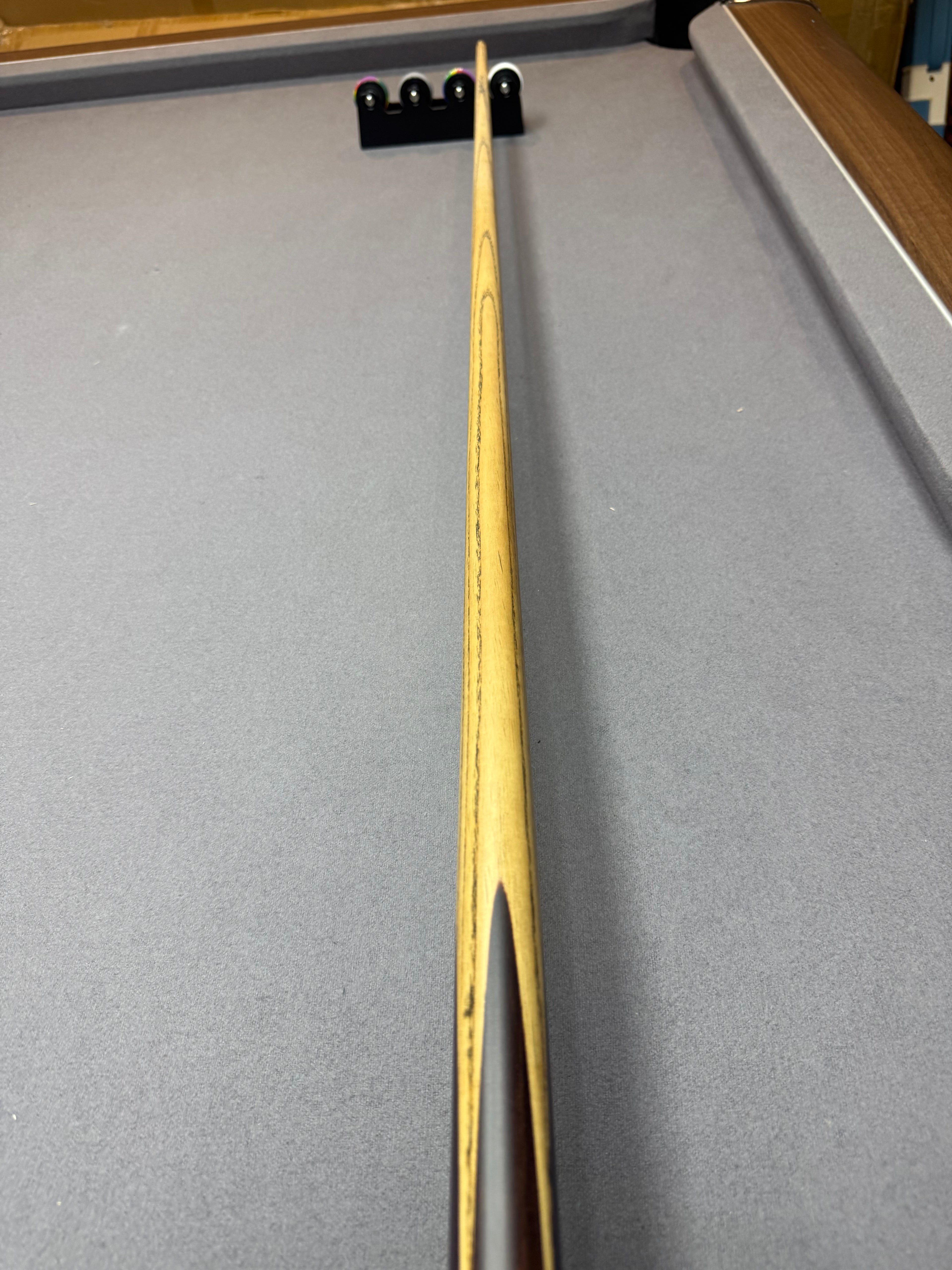 Omin condy member. Black / brown  3/4 split cue