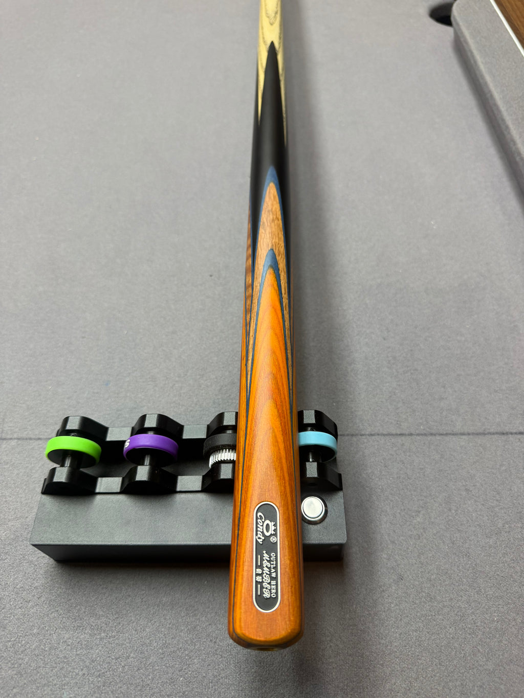 Omin Outlaw Hero.  Orange / Blue  1 piece cue