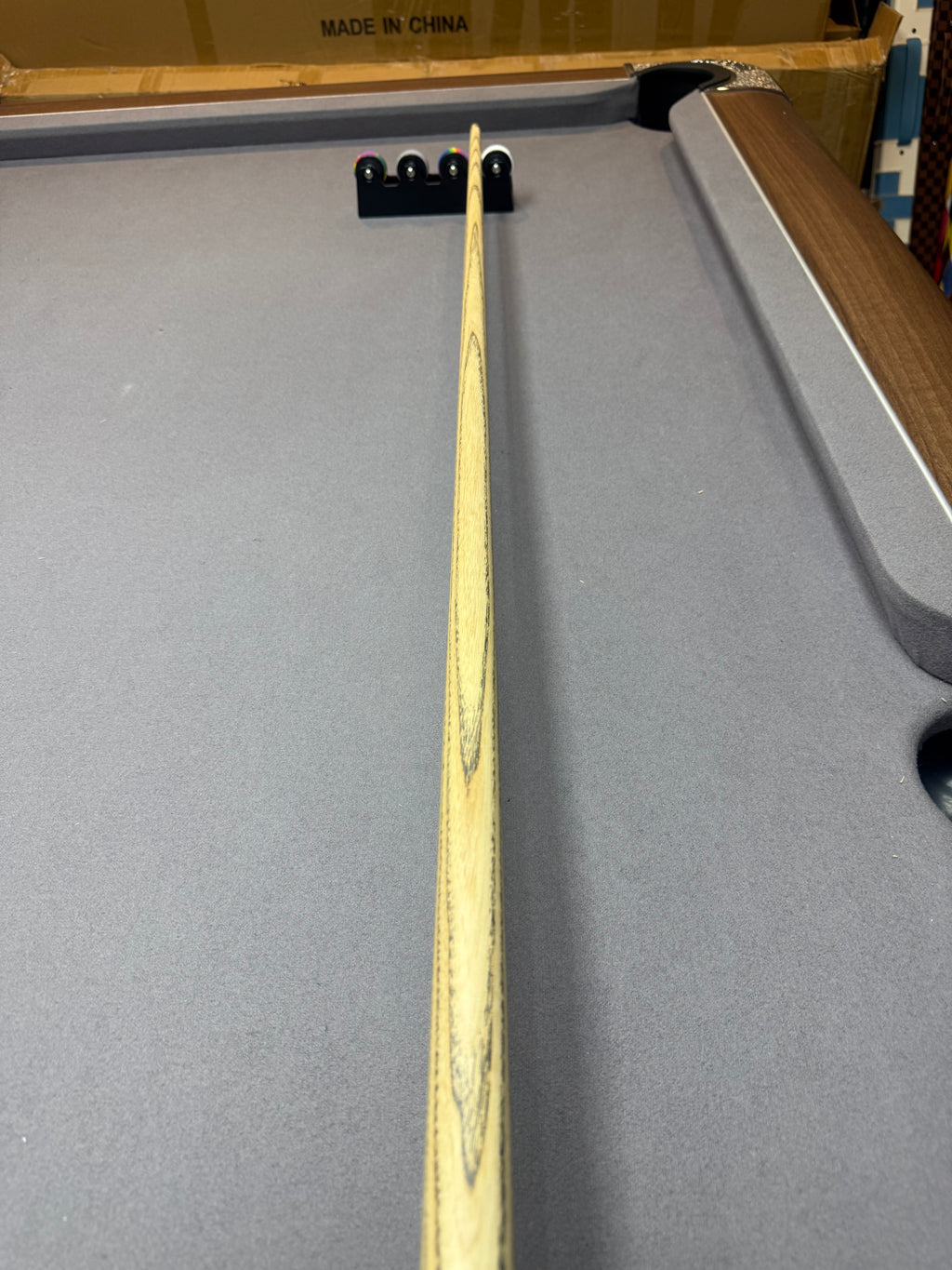 Omin Outlaw Hero.  Orange / Blue  1 piece cue