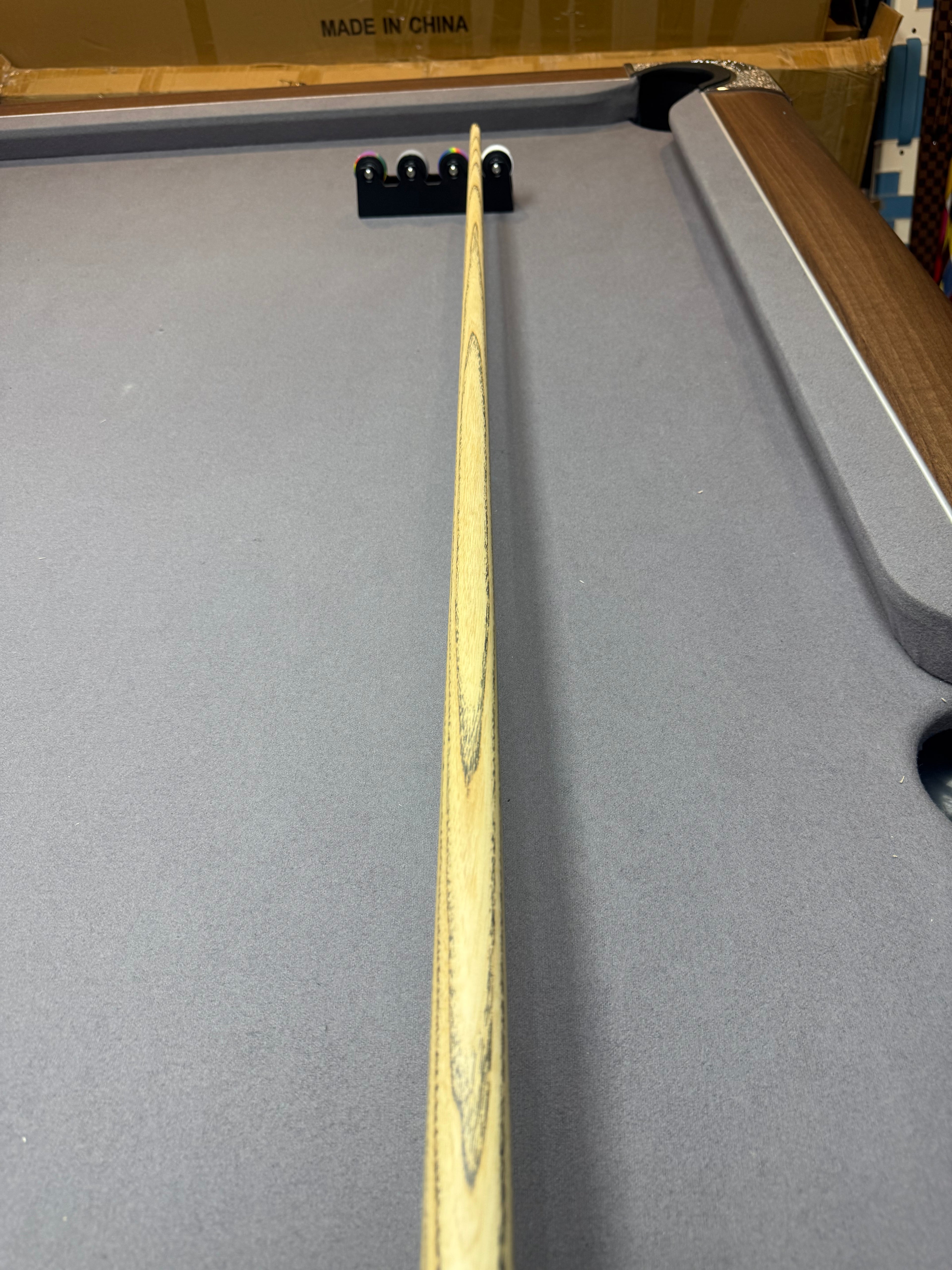 Omin Outlaw Hero.  Orange / Blue  1 piece cue