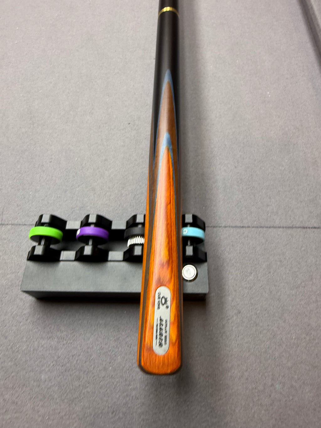 Omin Outlaw Hero.  Orange / Blue  3/4 split cue