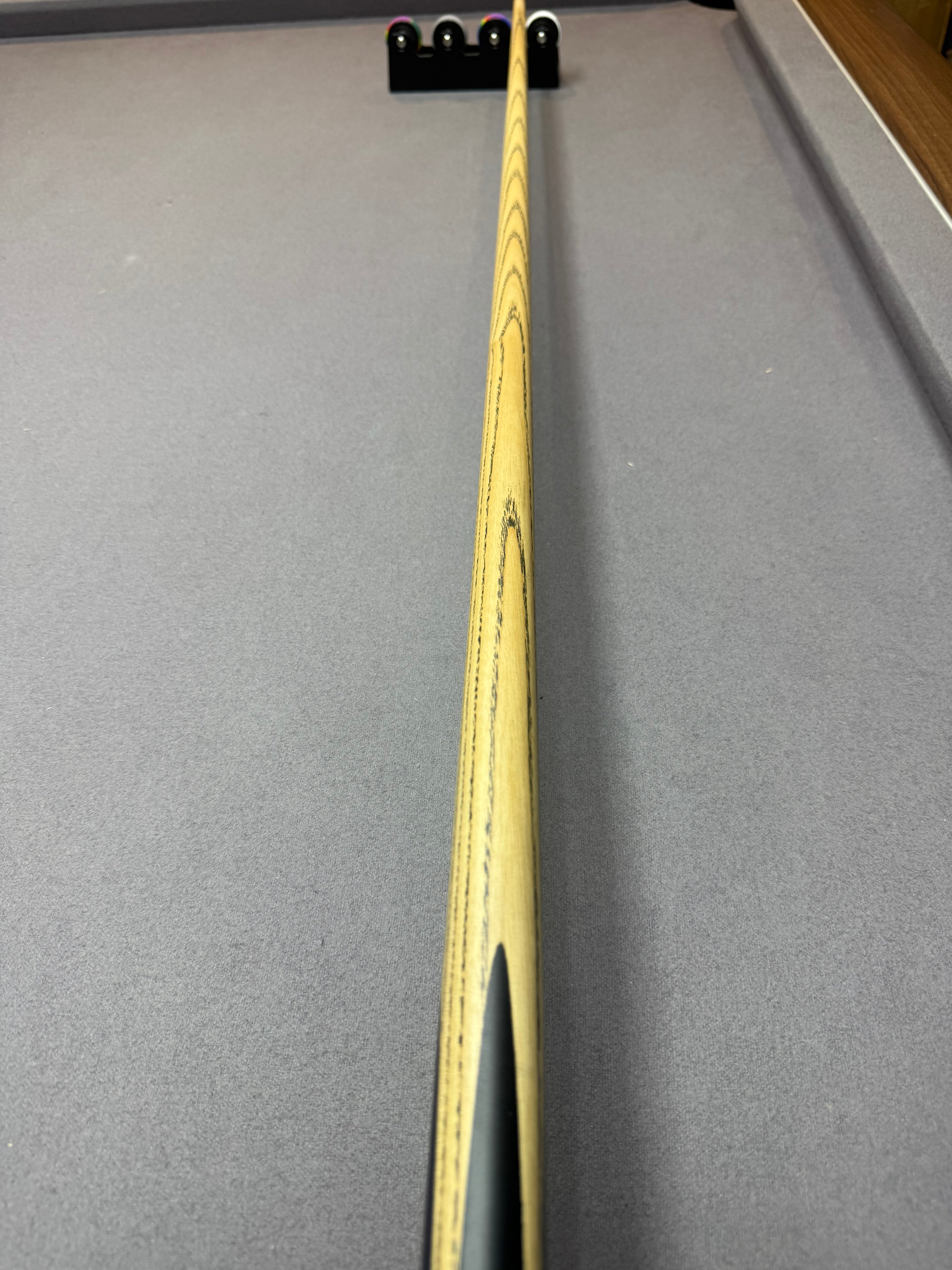 Omin Outlaw Hero.  Orange / Blue  3/4 split cue