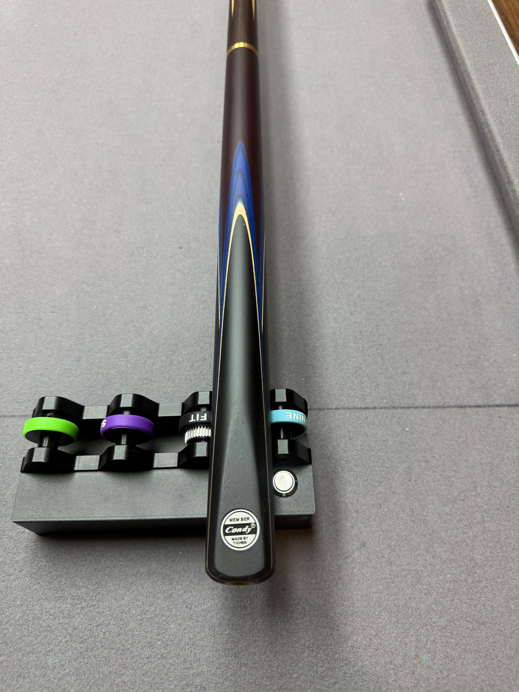 Omin Condy   3/4 cue  black / blue