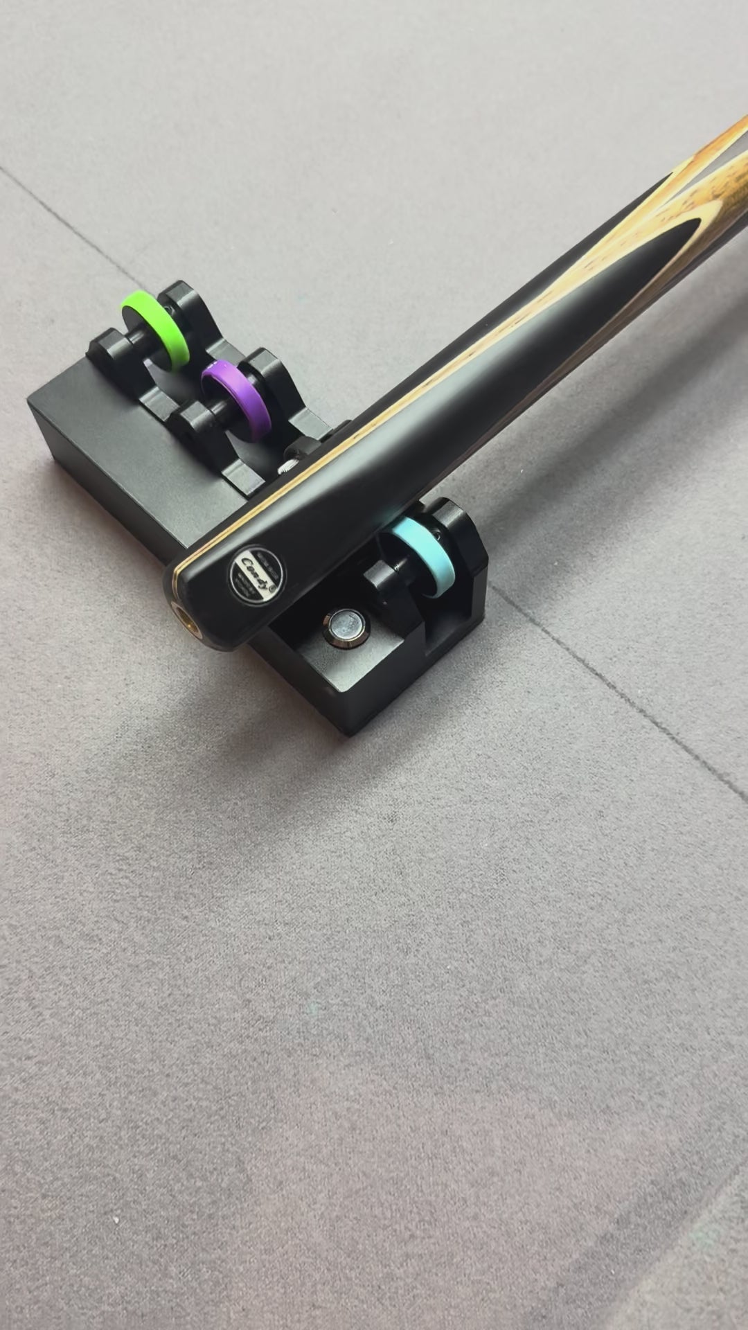 Omin condy member. Black / brown   1 piece cue
