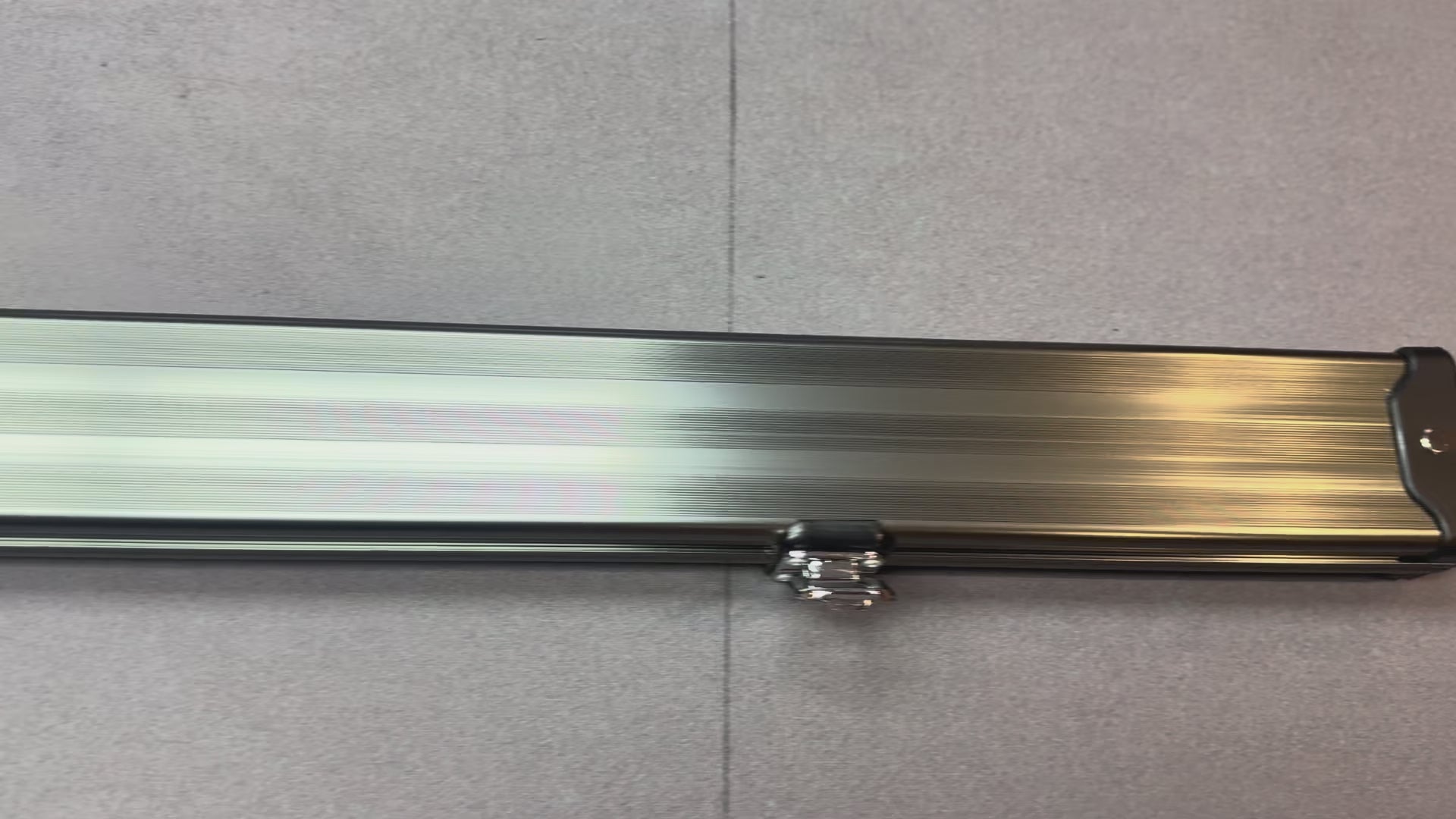 1 Piece locking Cue Case  gray aluminium
