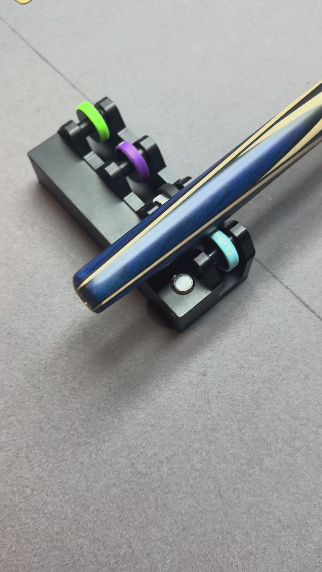 Omin condy member. Black / blue   3/4 split cue