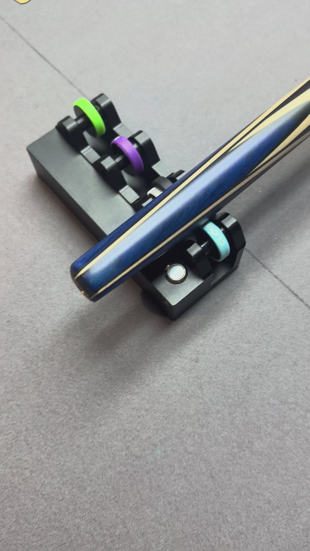 Omin condy member. Black / blue   3/4 split cue