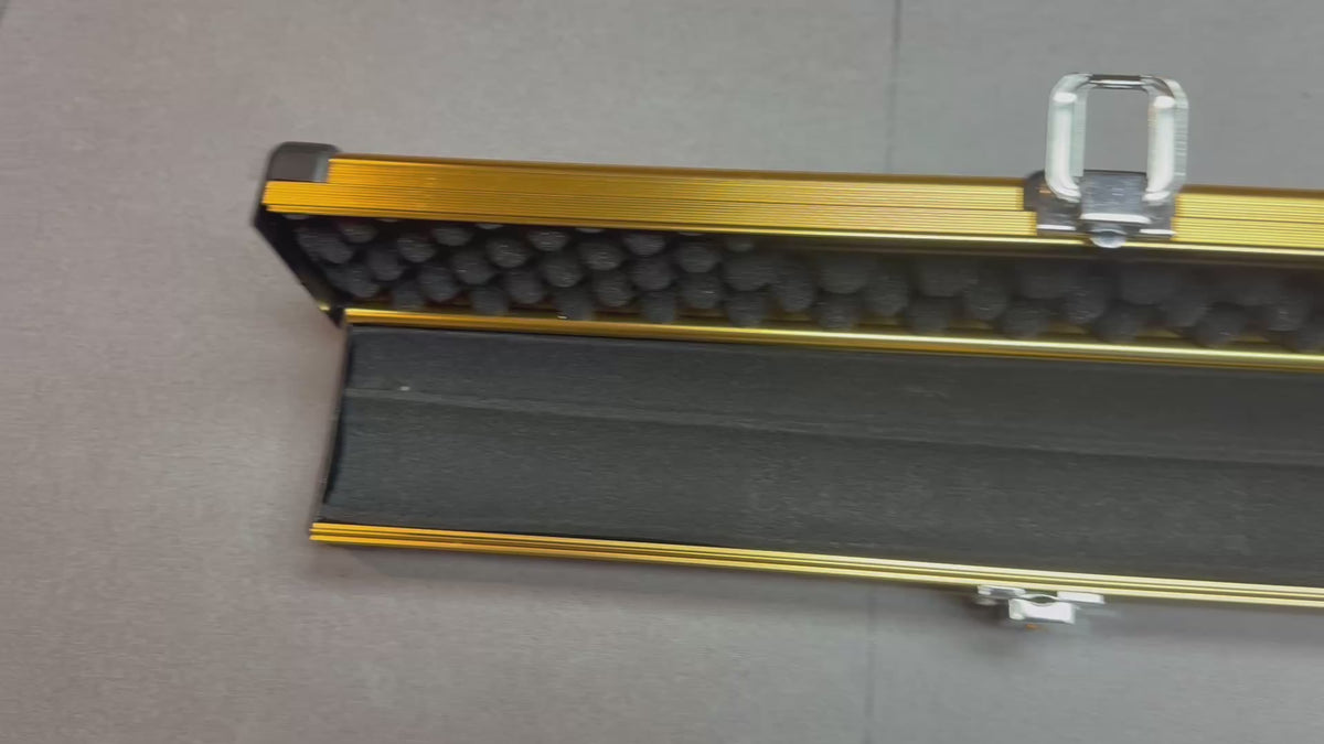 1 Piece locking 2 Cue Case  gold. aluminium