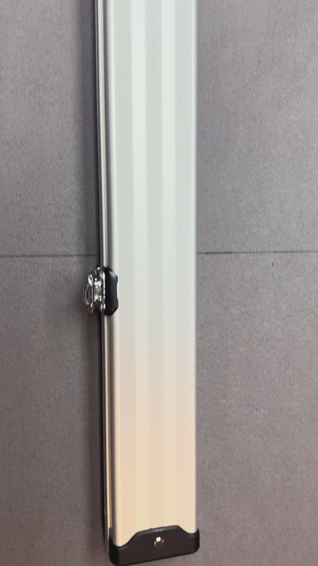 1 Piece locking Cue Case  silver aluminium
