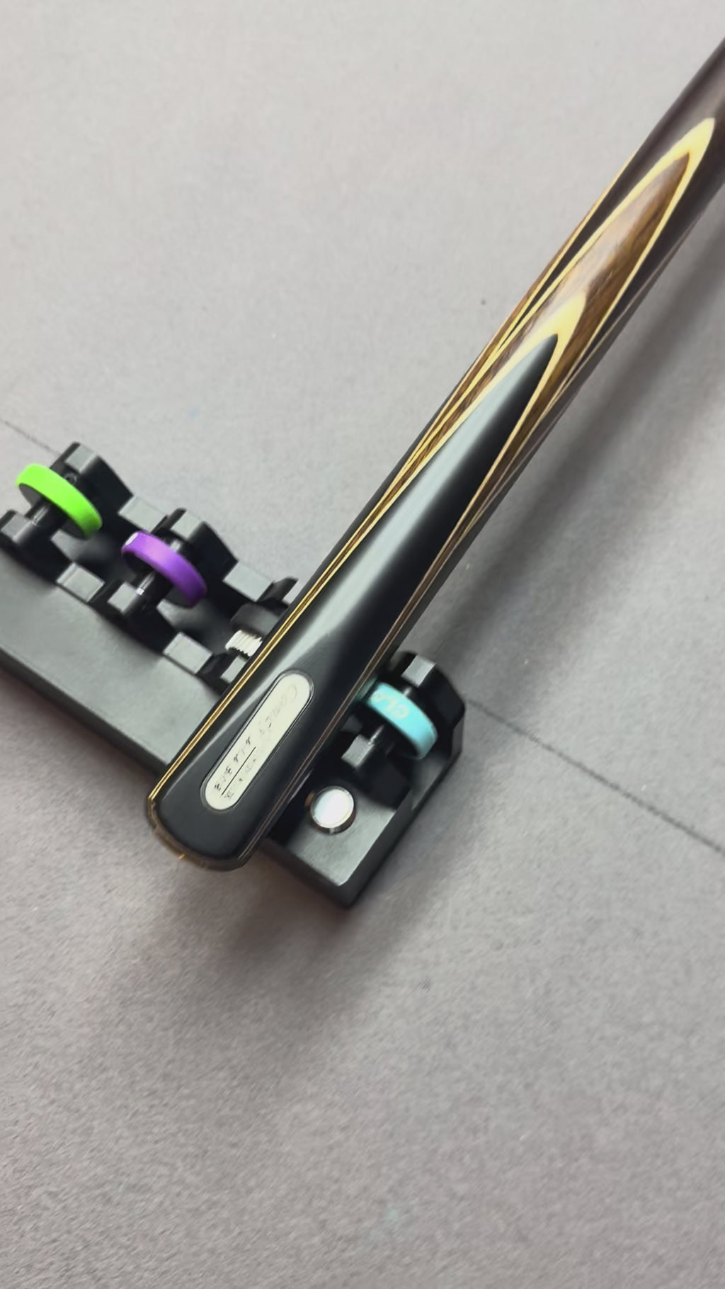 Omin condy member. Black / brown  3/4 split cue