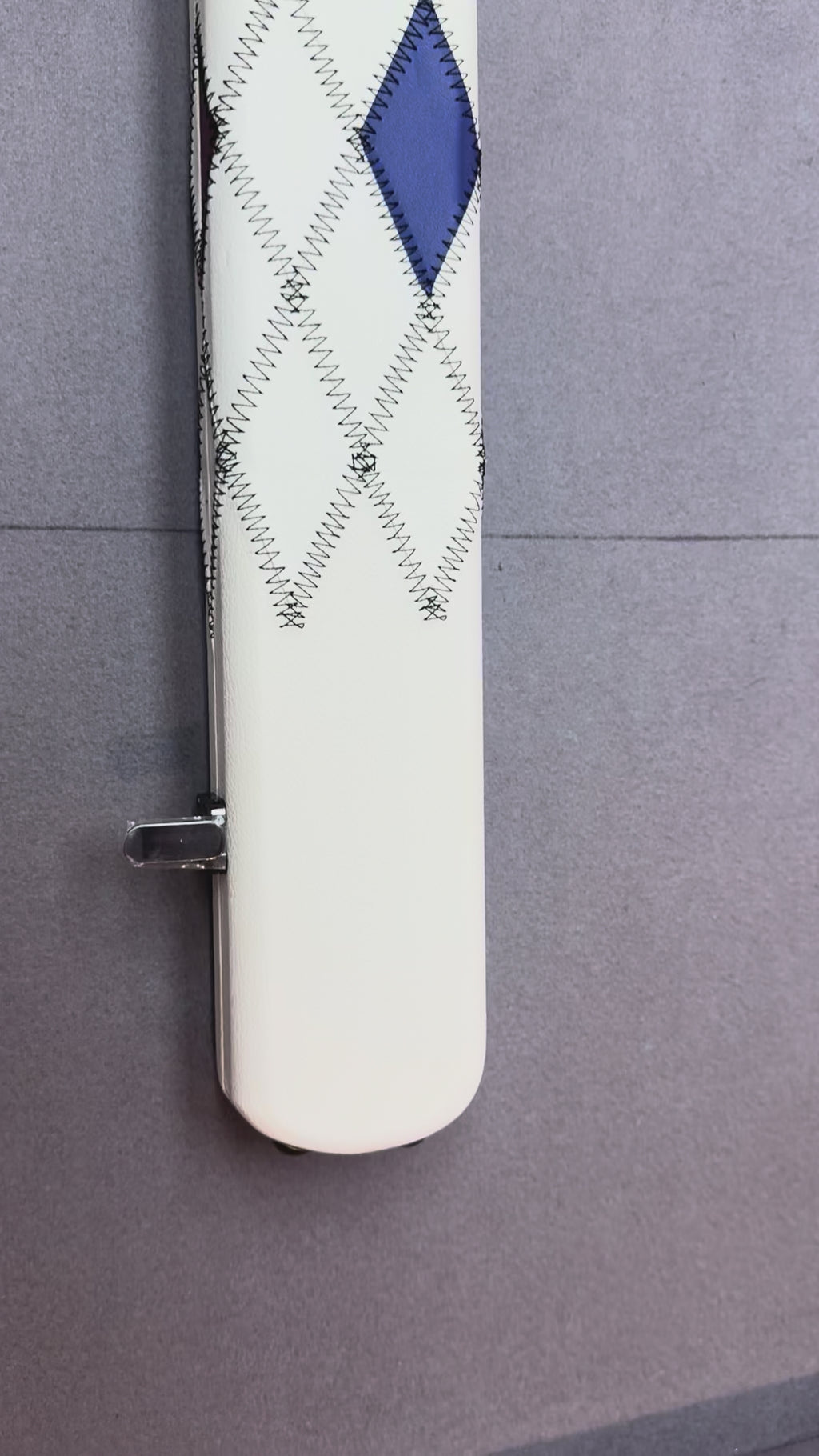 3/4 Cue Case white  harlequin