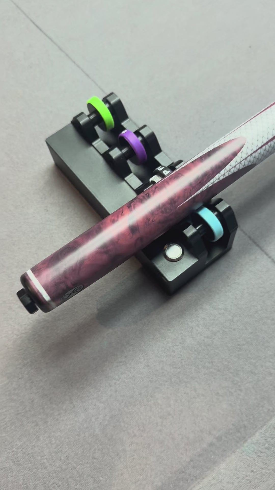 Cdmcues C4 3/4 split Cue. Red / White