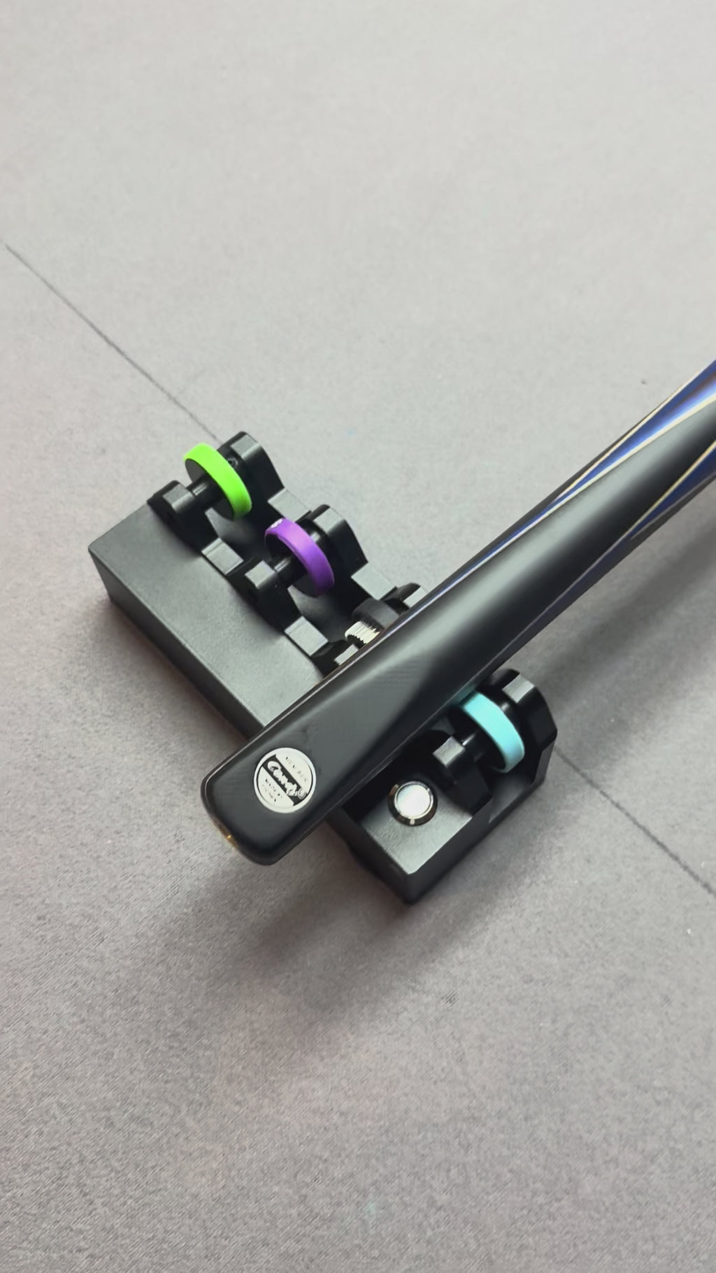 Omin Condy   1 piece cue  black / blue