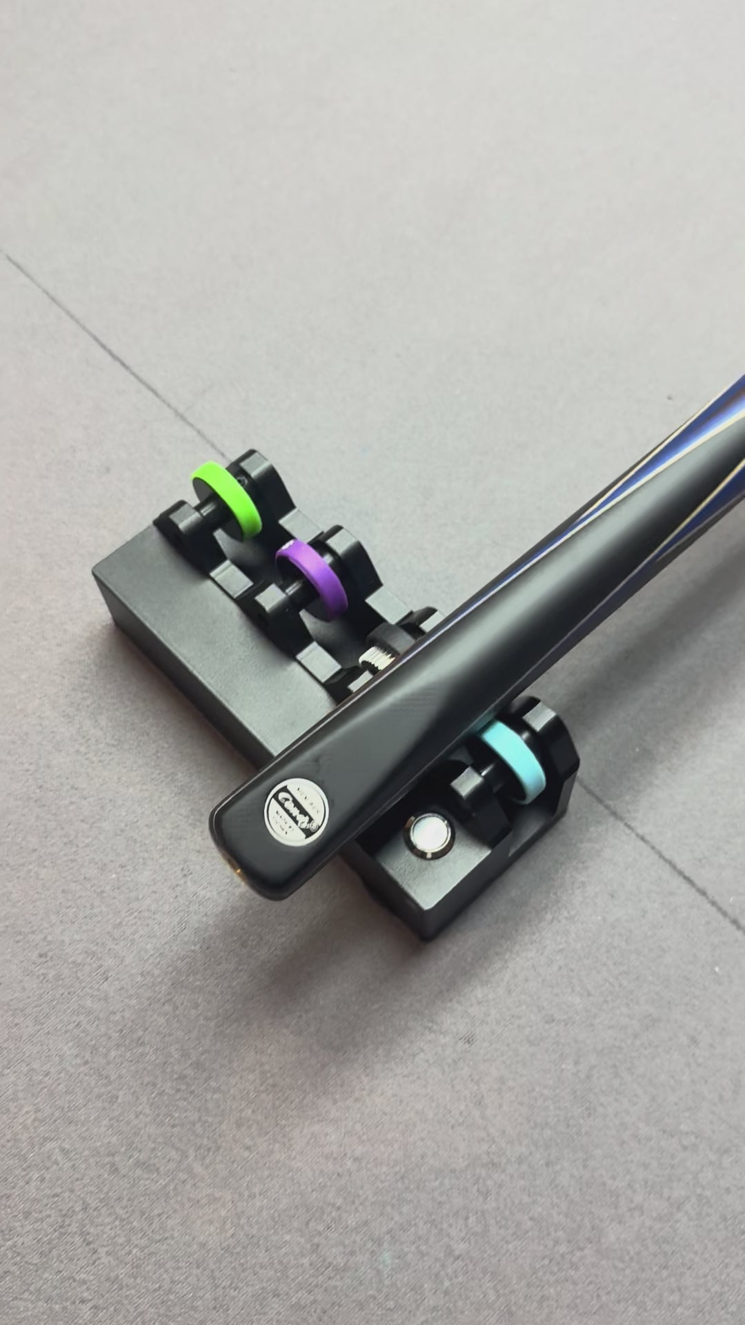 Omin Condy   1 piece cue  black / blue